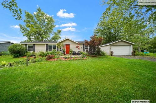 318 Maple St, Fennville, MI 49408-5120