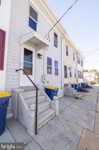 814 Clayton St, New Castle DE  19720-6022 exterior