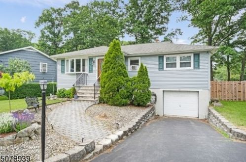 44 Mast Rd, Hopatcong, NJ 07843-1446
