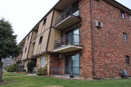 6910 Crandall Ave, Worth, IL 60482-1597