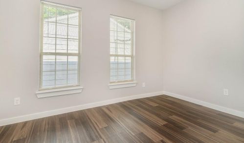 1030 Bishop Ave, Dallas TX 75208-4111 exterior