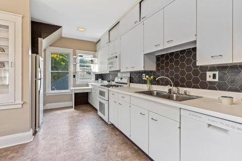 2229 57, Milwaukee WI 53219-2206 exterior