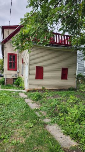 2452 21 St, Milwaukee WI 53206-1557 exterior