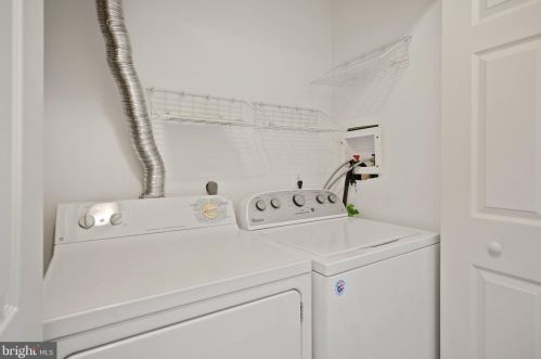 3289 Sutton Pl, Washington DC  20016-7549 exterior