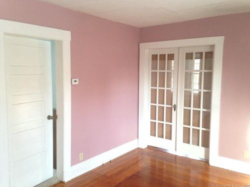 87 St, Windsor CT 06095-2408 exterior