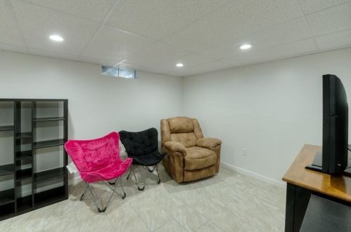 9 Quaker Rd, Worcester MA 01602-2298 exterior