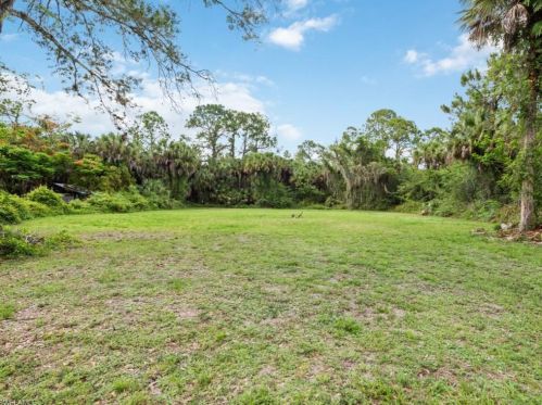 685 12 Ave, Naples FL 34120-6337 exterior