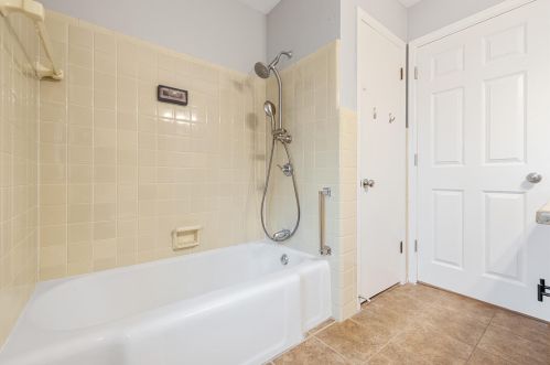 125 Montclaire Ave, Milwaukee WI 53217-4438 exterior