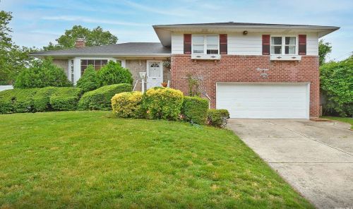 19 Goldfield St, Huntington Station NY 11747-1630 exterior