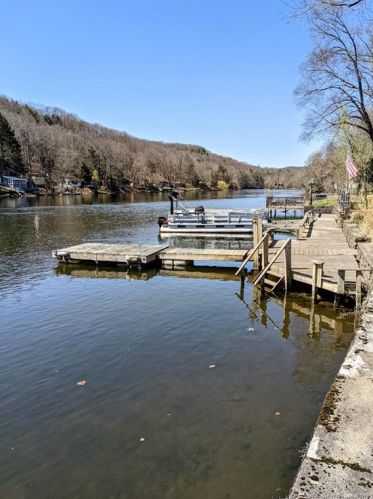 475 Roosevelt Dr, Seymour CT 06478-1762 exterior