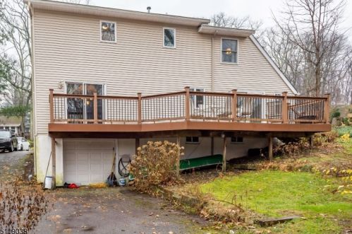 12 Oakwood Trl, Kinnelon NJ 07405-3115 exterior