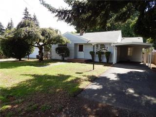 515 127th St, Seattle, WA 98133-8017