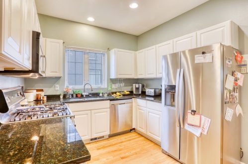 1741 Warren Ave, Milwaukee WI 53202-1616 exterior