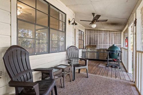 8409 Adirondack Trl, Austin TX 78759-7935 exterior