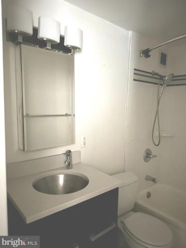 1101 3rd St, Washington DC 20024-4418 exterior