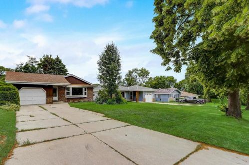 2022 116th St, Milwaukee, WI 53226-2104