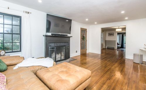 8415 Fox Croft Ln, Milwaukee WI 53217-2226 exterior