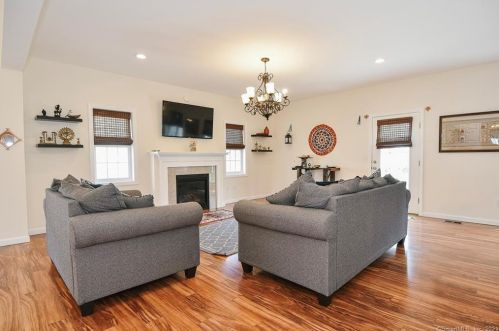 47 Windermere Vlg Rd, Ellington CT exterior