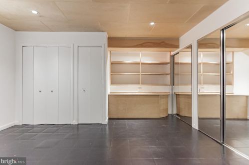 301 Catharine St, Philadelphia PA 19147-3237 exterior