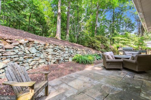 18052 Ml Crk Dr, Rockville MD 20855-1000 exterior