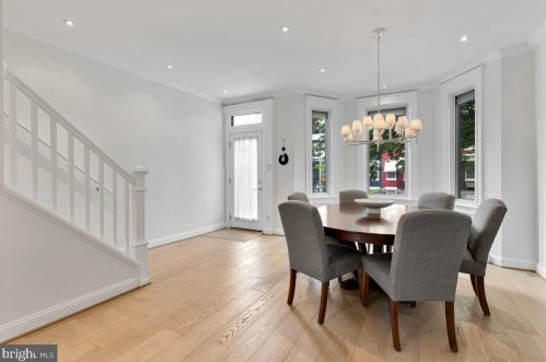 911 10th St, Washington, DC 20002-3717