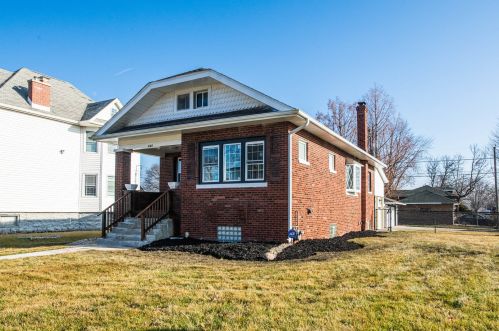 245 18th Ave, Broadview, IL 60153-1446