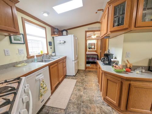 5 Dawn Dr, Concord NH 03303-2050 exterior