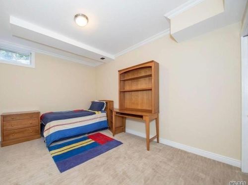 15 Aly Pond Ct, Huntington Station NY 11746-5875 exterior