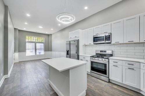 2718 Monroe St, Chicago IL 60624-2661 exterior