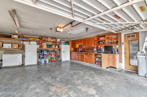 5047 39 Dr, Phoenix AZ 85029-3002 exterior