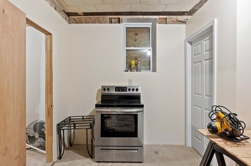 9 Elizabeth St, Worcester MA 01605-2949 exterior