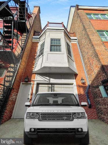 2022 Locust St, Philadelphia PA 19103-5614 exterior