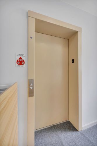 1927 Diversey Pkwy, Chicago IL  60614-3799 exterior