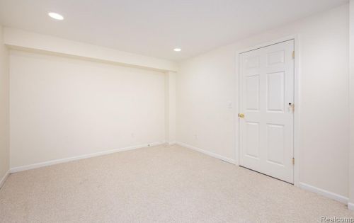 301 Fairways Ln, Lyndon Twp MI 48118-2130 exterior