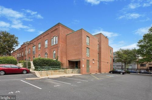 870 28th St, Philadelphia PA 19130-1732 exterior