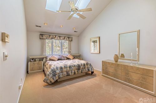 133 Coppertree Ct, Edison NJ 08820-4055 exterior