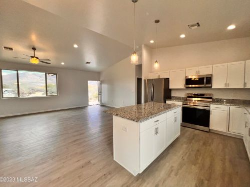 36696 Calle Diamante, Tucson AZ  85739-1323 exterior