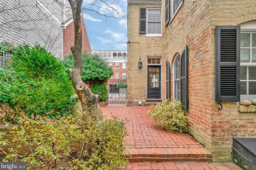 207 Fairfax St, Alexandria VA 22314-3304 exterior