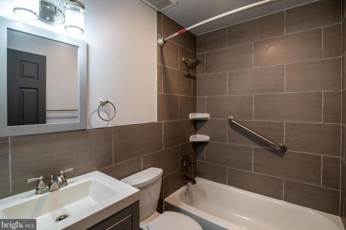 810 28 St, Philadelphia PA 19145-2522 exterior