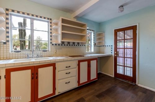 2805 Lester St, Tucson AZ 85705-8928 exterior