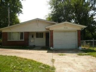 710 Chambers Rd, Saint Louis MO  63135-2070 exterior