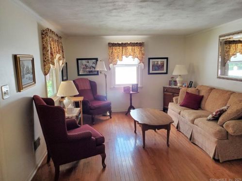 5 Mathew Ln, North Haven, CT 06473-1811