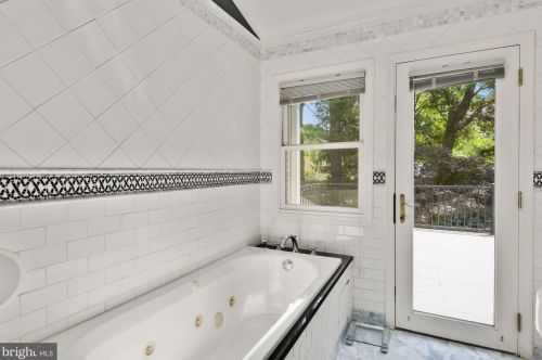 9 Bethayres Ct, Rockville MD 20855-2020 exterior