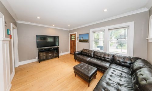 8225 Warren Ave, Milwaukee, WI 53213-2123