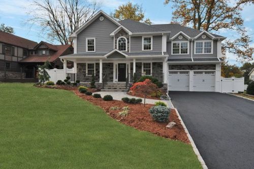 17 Hilltop Ave, Clark, NJ 07066-2905