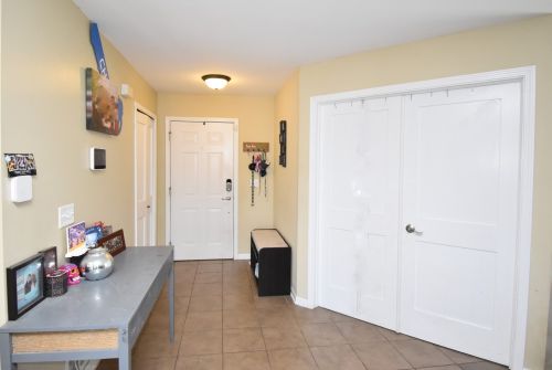 3203 Pond End Ln, Bull Valley, IL 60097-7556