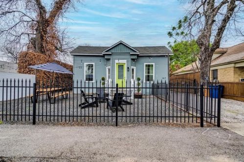 1307 Cesar Chavez St, Austin TX 78702-4403 exterior