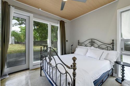 2513 10th St, Austin TX 78703-3334 exterior