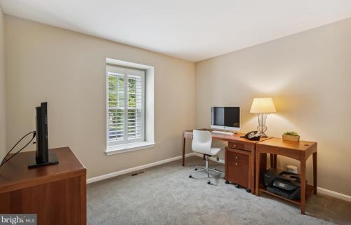 1006 Farm Haven Dr, Rockville MD 20852-4244 exterior