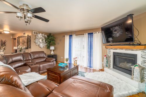 1310 Boston Ave, Joliet IL 60435-3735 exterior